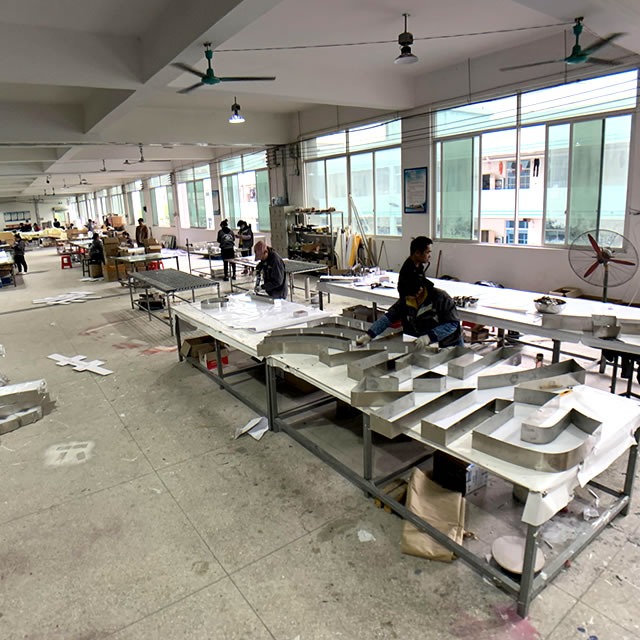 巨匠標(biāo)識(shí)二樓精工廠(chǎng)房