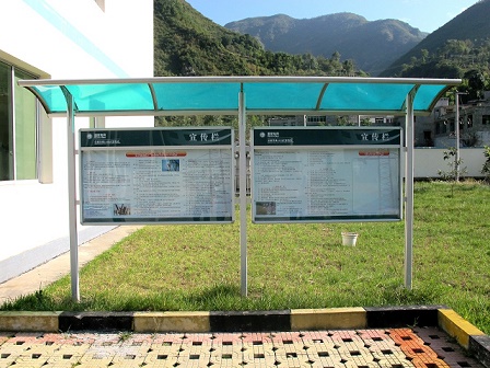 不銹鋼宣傳欄價格實惠，產品優(yōu)勢在哪呢?--【巨匠標識，標識制作廠家】