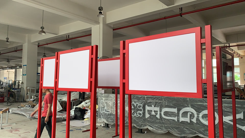 南寧不銹鋼宣傳欄哪家質(zhì)量好？——【巨匠標(biāo)識(shí)，標(biāo)識(shí)制作廠家】